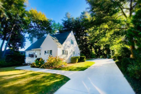 Luxe & Serene Gem, Arches Cottage Retreat